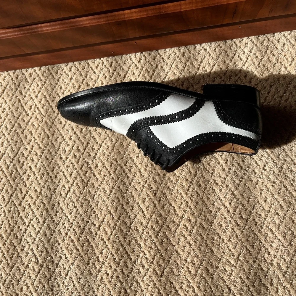 Black & White spectators size 9 1/2